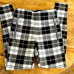 Checkered black and white stretch fit